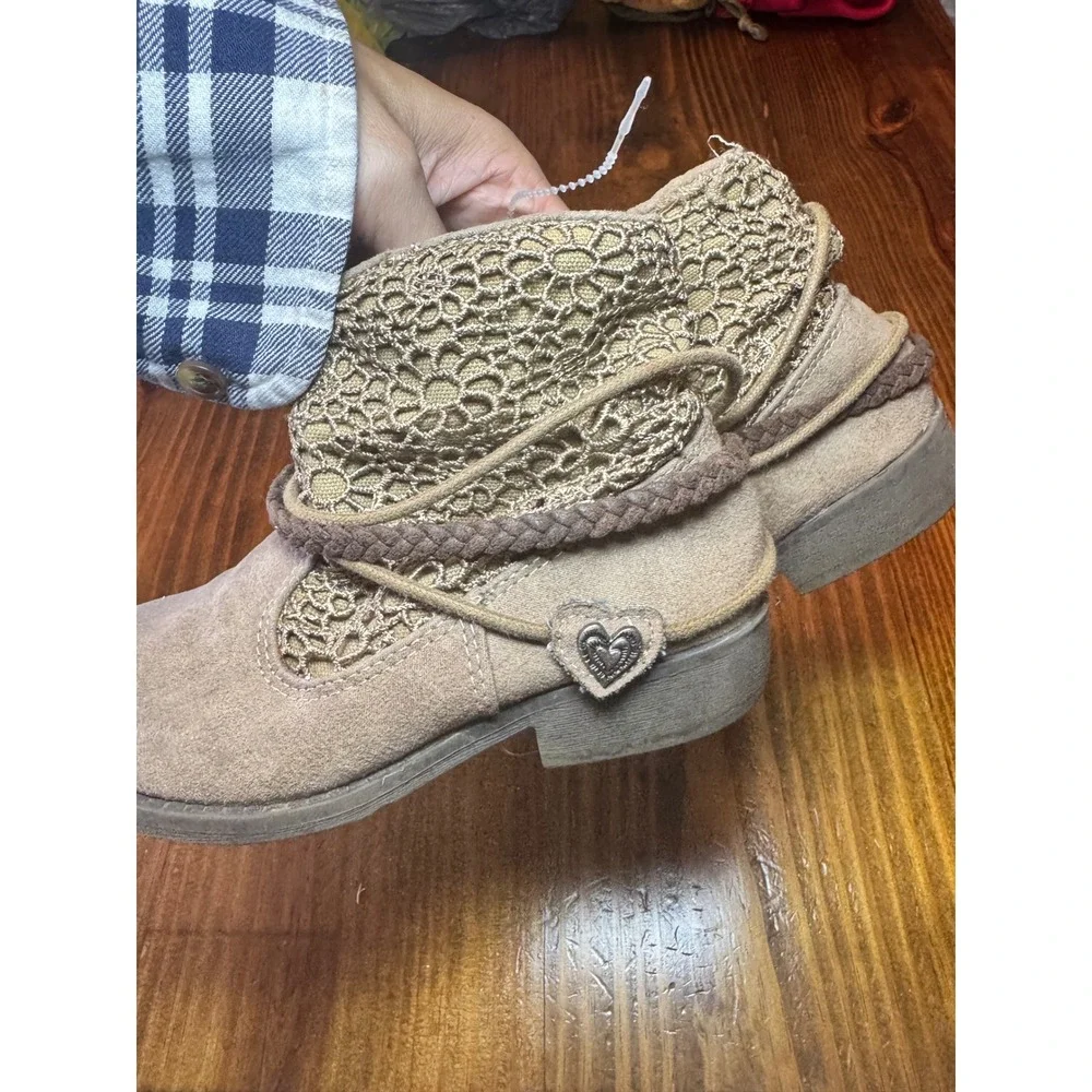 Maggie & Zoe Girls Tan Faux Suede Crochet Boho Ankle Boots Heart Size 11